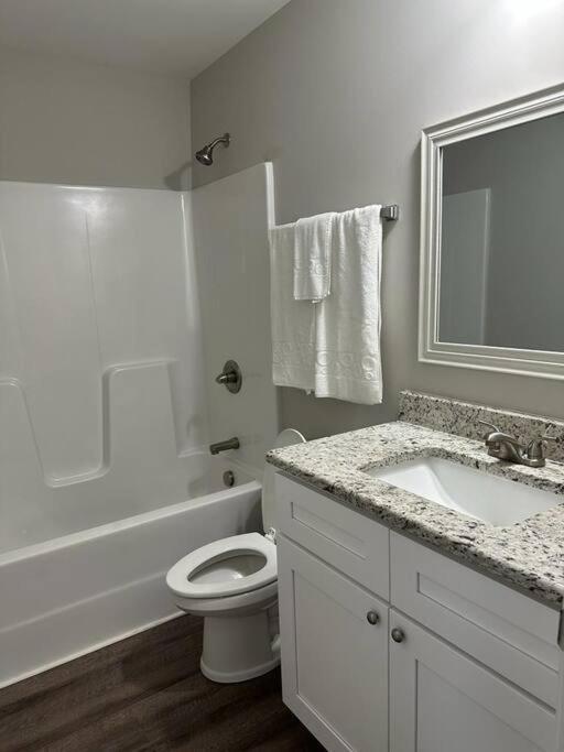 Gorgeous 3 Bedroom Home With Cable Tv In All Rooms & Free Wi-Fi Concord Exteriör bild