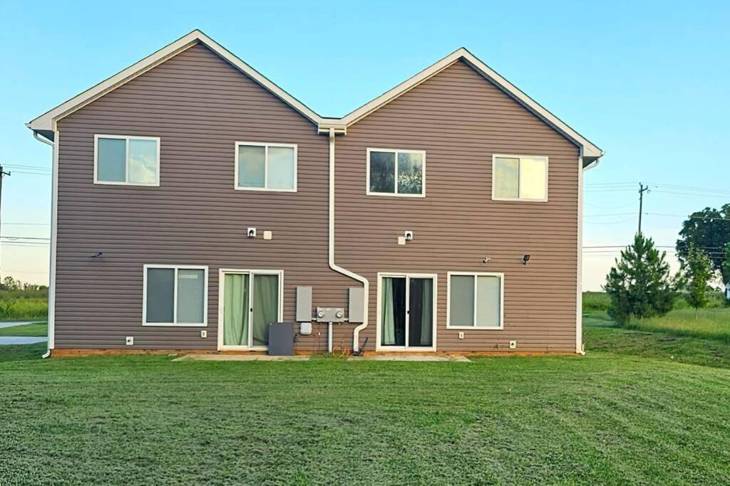 Gorgeous 3 Bedroom Home With Cable Tv In All Rooms & Free Wi-Fi Concord Exteriör bild
