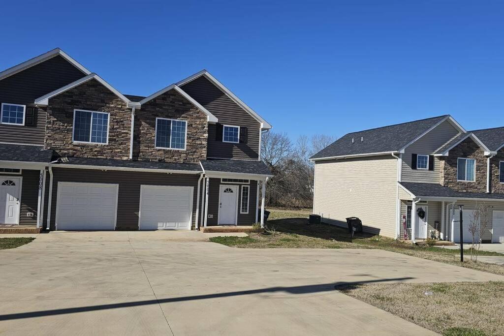 Gorgeous 3 Bedroom Home With Cable Tv In All Rooms & Free Wi-Fi Concord Exteriör bild