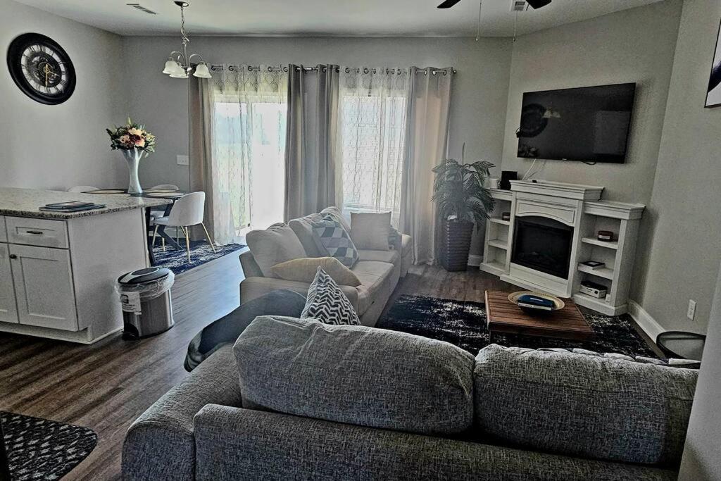 Gorgeous 3 Bedroom Home With Cable Tv In All Rooms & Free Wi-Fi Concord Exteriör bild