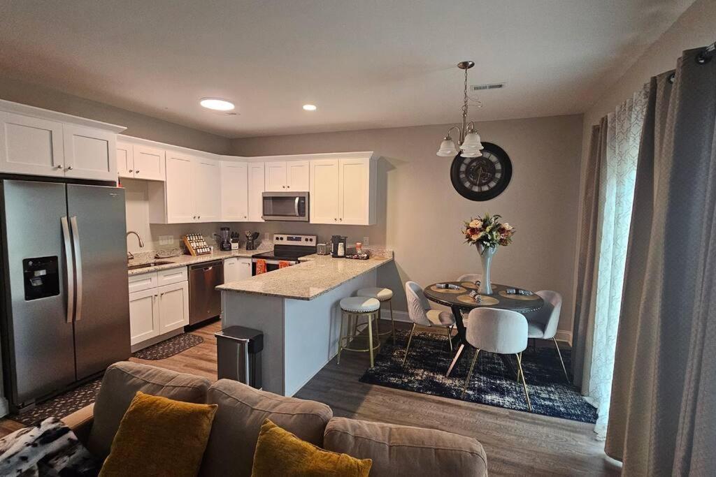 Gorgeous 3 Bedroom Home With Cable Tv In All Rooms & Free Wi-Fi Concord Exteriör bild