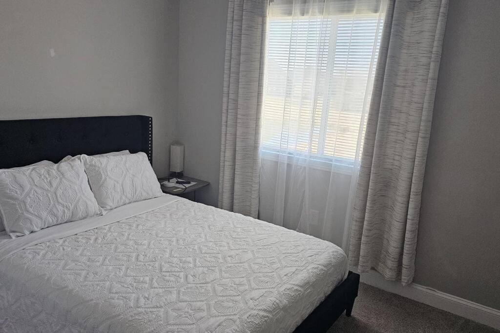 Gorgeous 3 Bedroom Home With Cable Tv In All Rooms & Free Wi-Fi Concord Exteriör bild